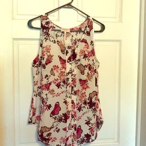 Sleeveless blouse